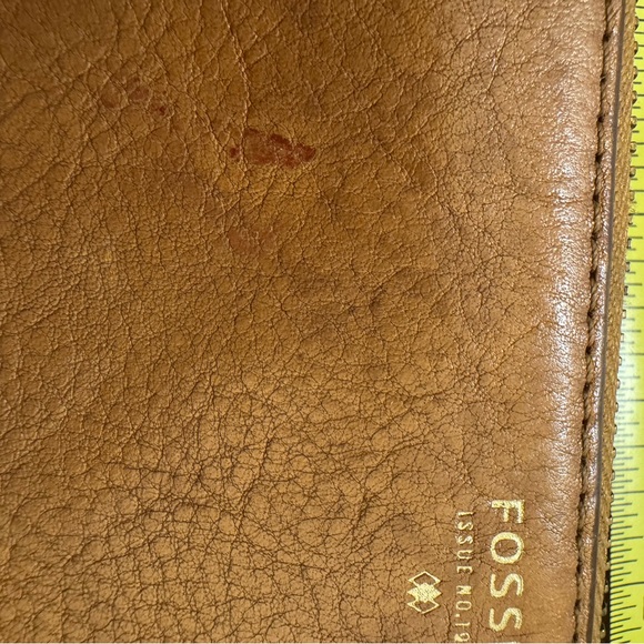 Fossil Tan Leather Zip Wallet - Picture 5 of 9